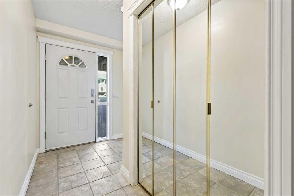 Fourth View of 392 Killarney Glen Court SW, Killarney/Glengarry, Calgary, Alberta, T3E 7H4