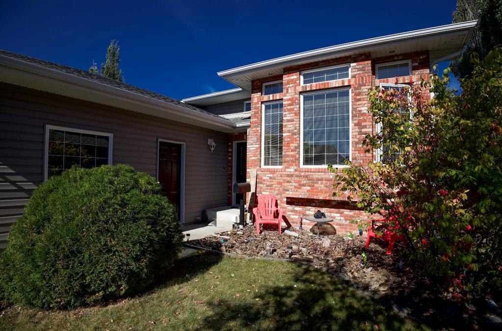 Fifth View of 6 Royal Crescent , Regency Park, Lacombe, Alberta, T4L 2H7