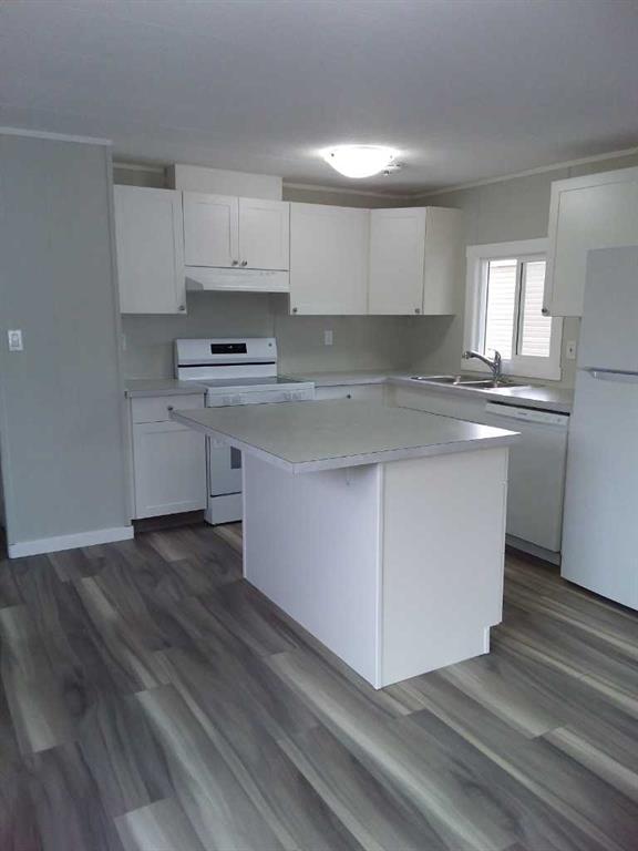 Third View of 57, 6220 17 Avenue SE, Red Carpet, Calgary, Alberta, T2A 0W6