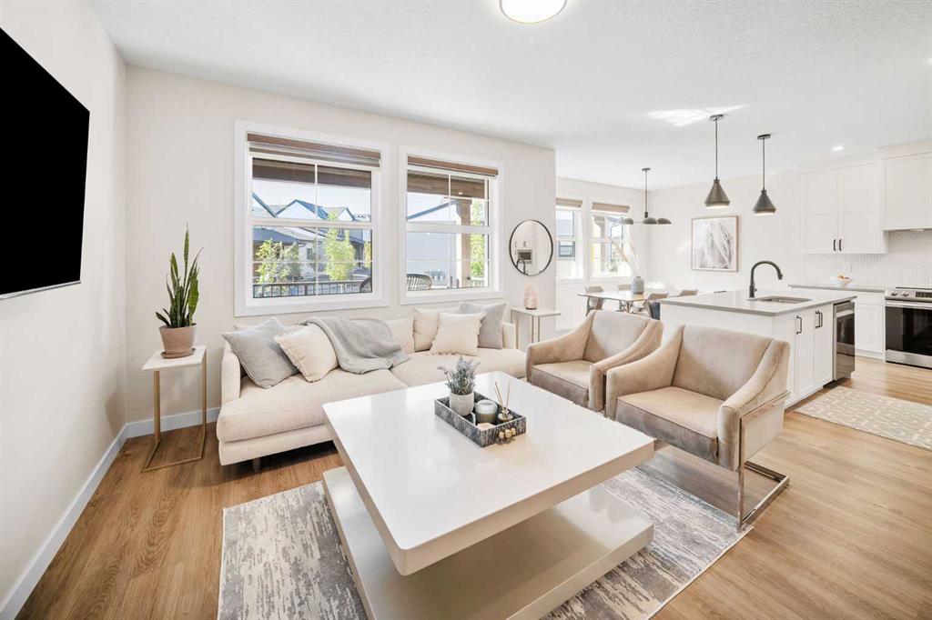 204, 201 Cooperswood Green SW, A2259642, Alberta,