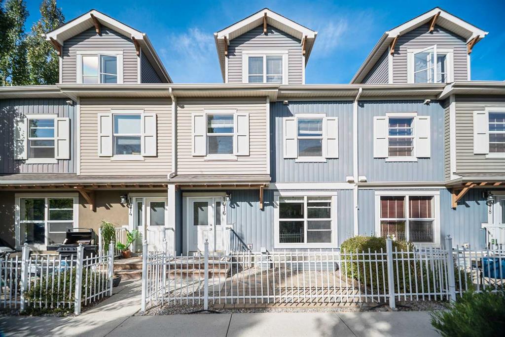 Main View of 1016, 10 Auburn Bay Avenue SE, Auburn Bay, Calgary, Alberta, T3M 0P8