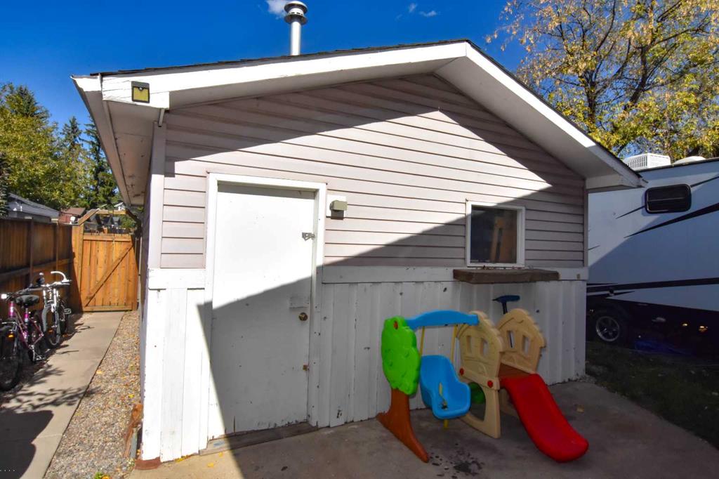 Fifth View of 112 Woodvale Road SW, Woodlands, Calgary, Alberta, T2W 3M8