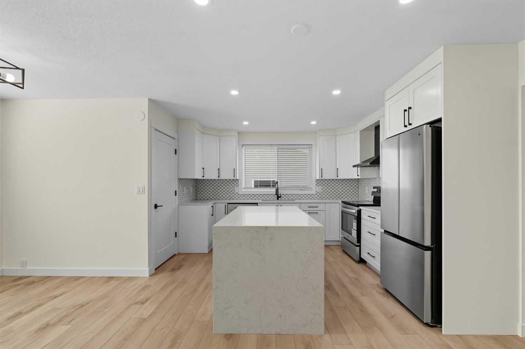 Fifth View of 972 Bracewood Rise SW, Braeside, Calgary, Alberta, T2W 3C9