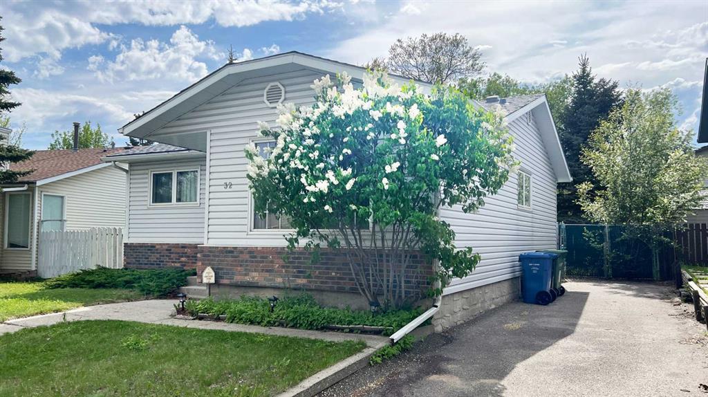 32 Deerfield Drive SE, A2260574, Alberta,