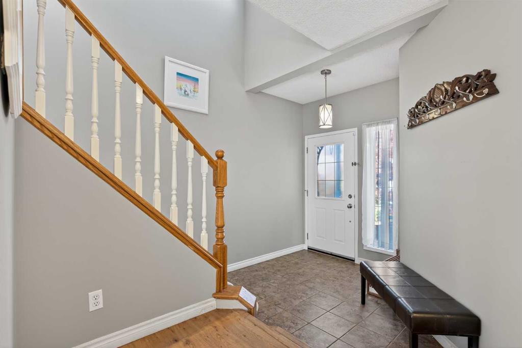 Fourth View of 162 Mt Apex Crescent SE, McKenzie Lake, Calgary, Alberta, T2Z 3C1