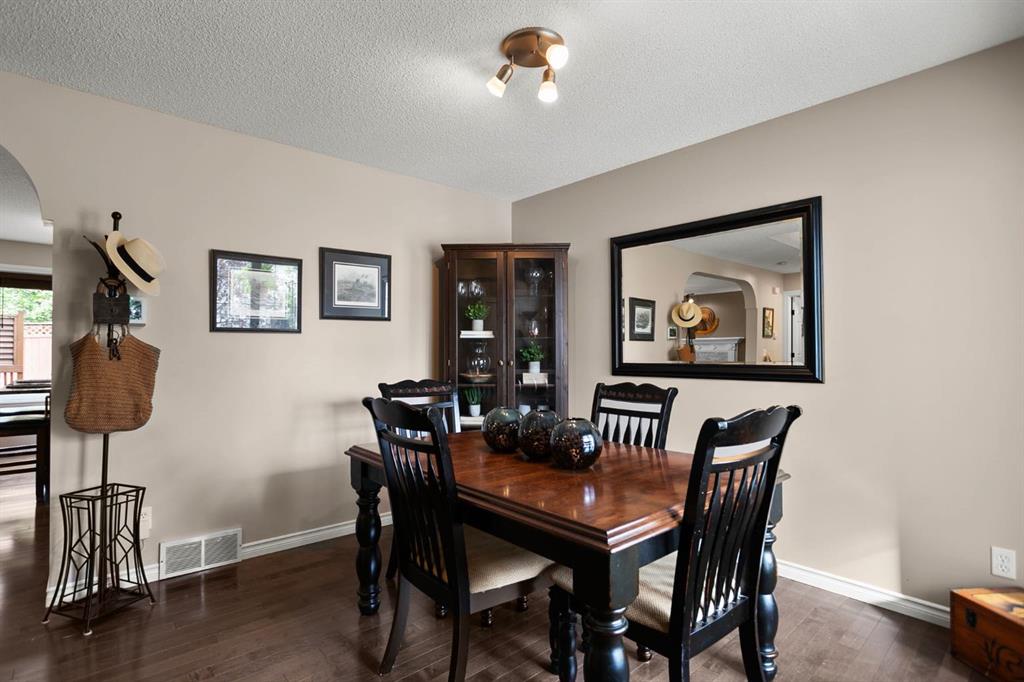 Fourth View of 20 Tuscarora Place NW, Tuscany, Calgary, Alberta, T3L 2G1