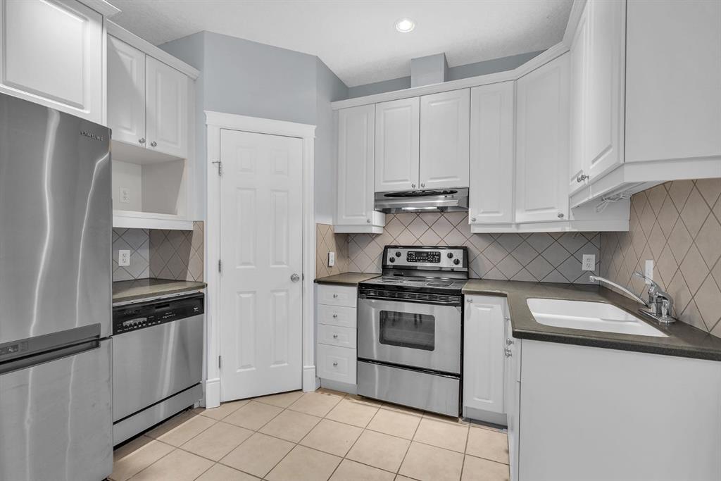 Fifth View of 2, 534 56 Avenue SW, Windsor Park, Calgary, Alberta, T2V 0G7