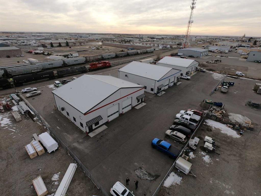 Third View of 10, 1075 36 Street N, Churchill Industrial Park, Lethbridge, Alberta, T1H 6L5