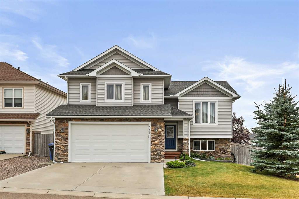 651 West Highland Crescent , A2261591, Alberta,
