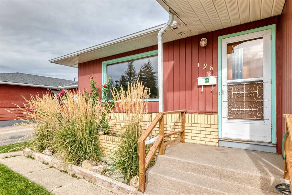 Third View of 126 Springwood Drive SW, Southwood, Calgary, Alberta, T2W 0K5