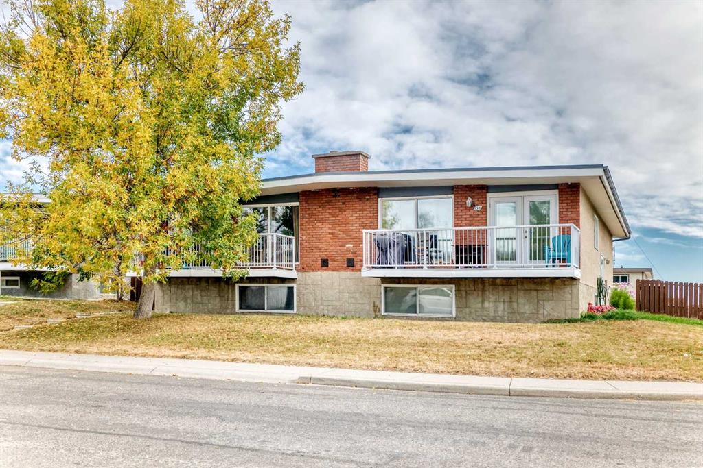 Main View of 133 & 135 Huntford Close NE, Huntington Hills, Calgary, Alberta, T2K3Y7