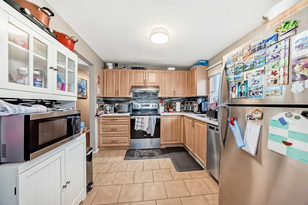 Fifth View of 133 & 135 Huntford Close NE, Huntington Hills, Calgary, Alberta, T2K3Y7