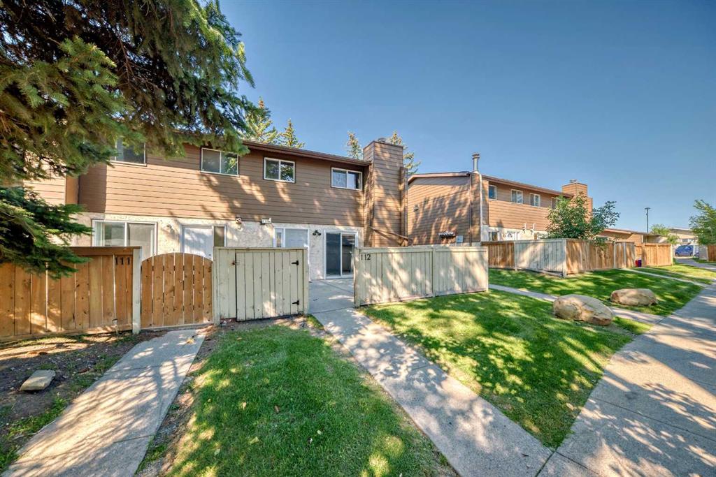 Main View of 112, 5404 10 Avenue SE, Penbrooke Meadows, Calgary, Alberta, T2A5G4