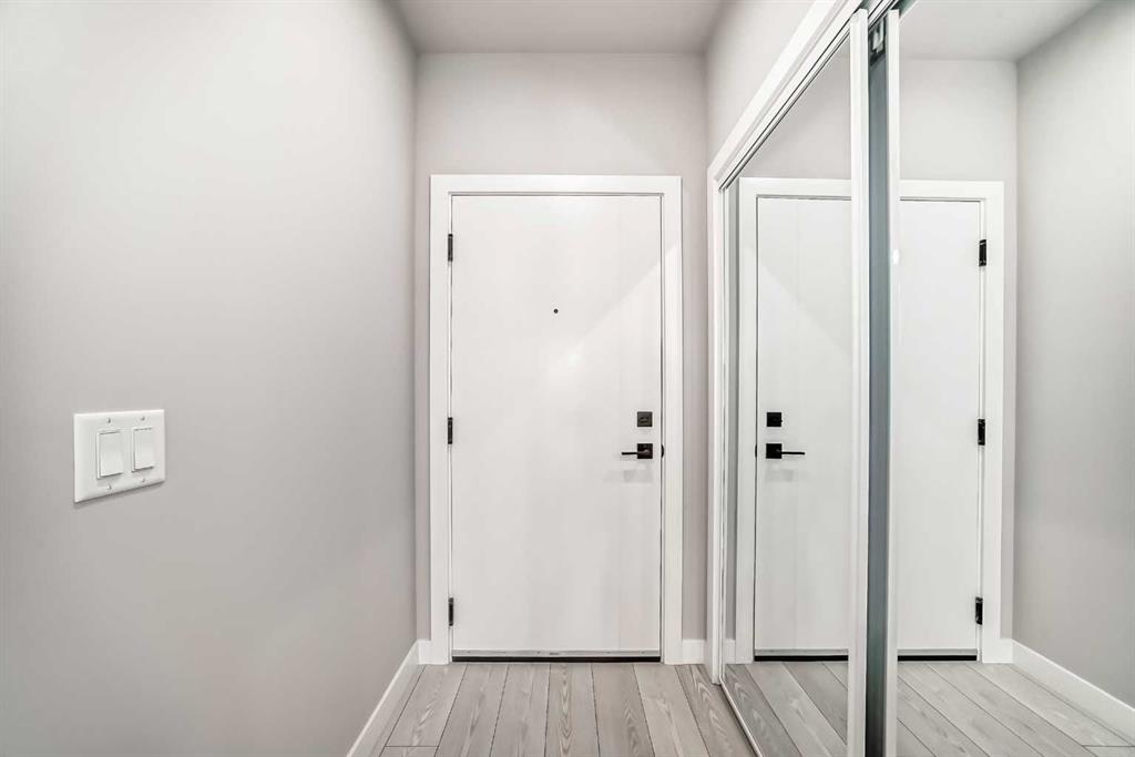 Fifth View of 206, 110 18a street nw  , West Hillhurst, Calgary, Alberta, T2N 5G5