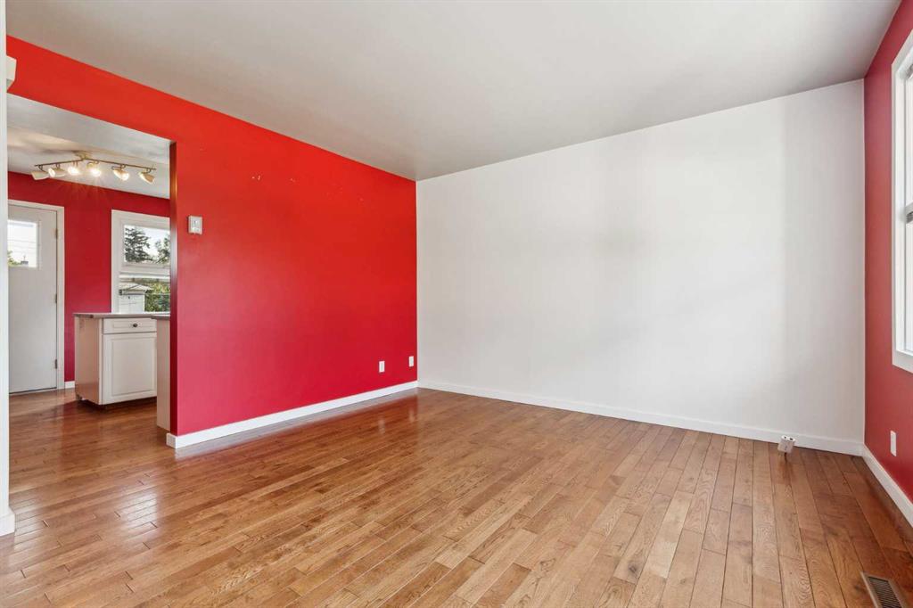 Fourth View of 608 32 Avenue NE, Winston Heights/Mountview, Calgary, Alberta, T3E 8Y8
