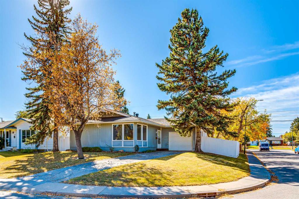 244 Maple Court Crescent SE, A2262442, Alberta,