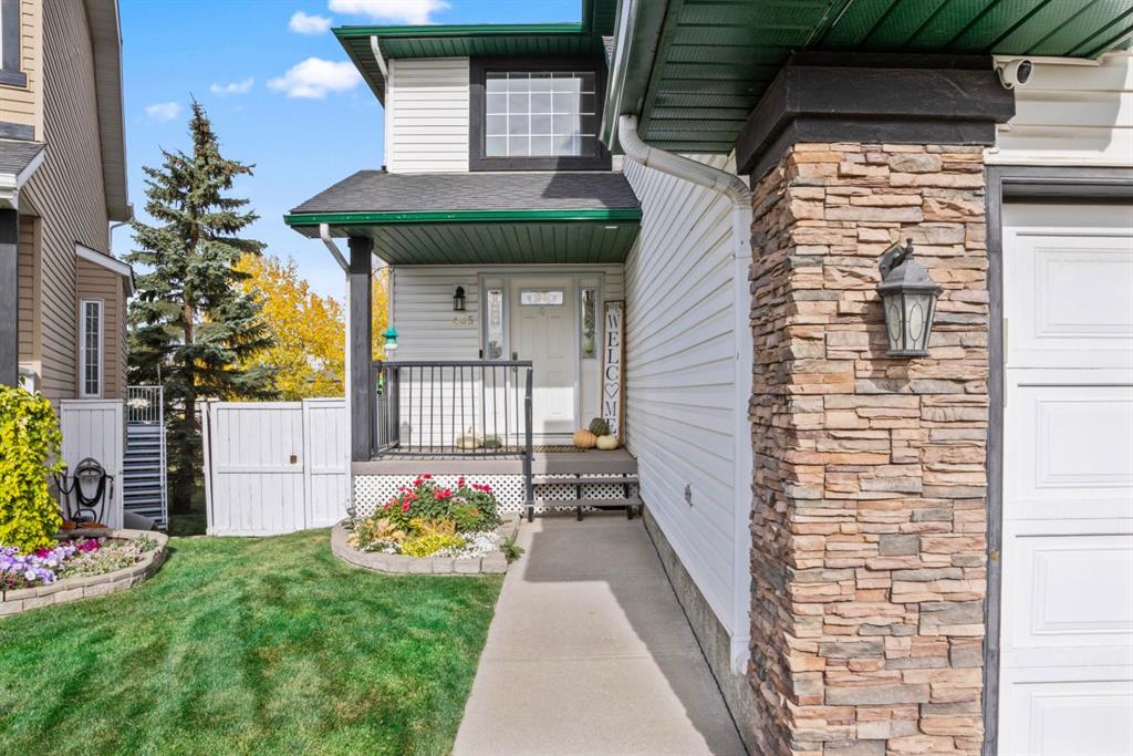 Third View of 435 Douglas Ridge Mews SE, Douglasdale/Glen, Calgary, Alberta, T2Z 2M4