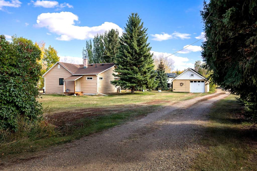 2 2nd Street E, A2263182, Alberta,