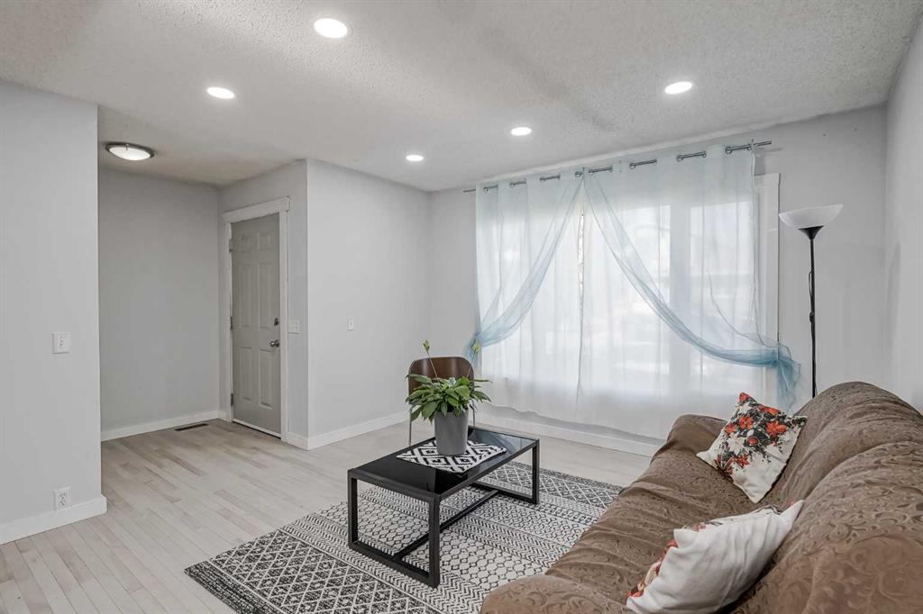 72 Strathcona Crescent , A2263280, Alberta,