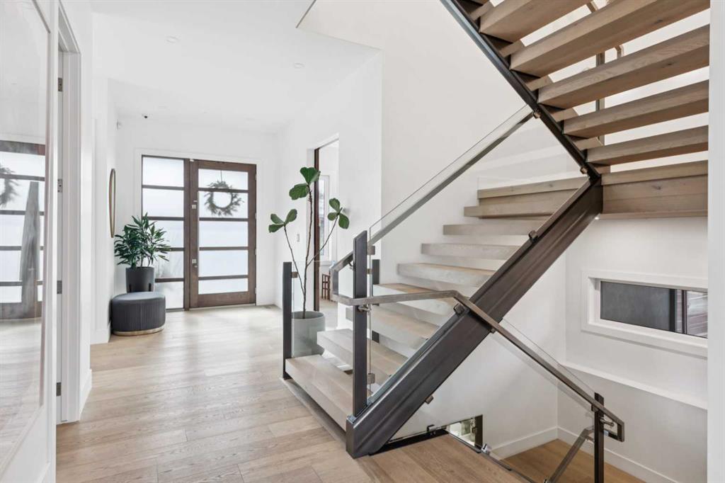 Third View of 708 Crescent Boulevard SW, Britannia, Calgary, Alberta, T2S 1L4