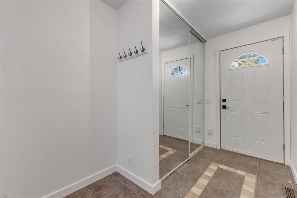 Third View of 14, 200 Shawnessy Drive SW, Shawnessy, Calgary, Alberta, T2Y1G8