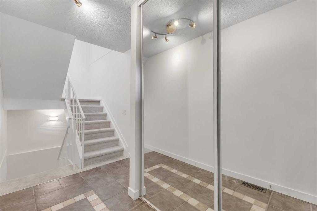 Fourth View of 14, 200 Shawnessy Drive SW, Shawnessy, Calgary, Alberta, T2Y1G8