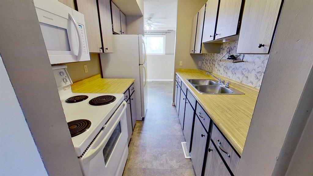Fourth View of B, 5915 45 Avenue , Downtown Lacombe, Lacombe, Alberta, T4L1T8