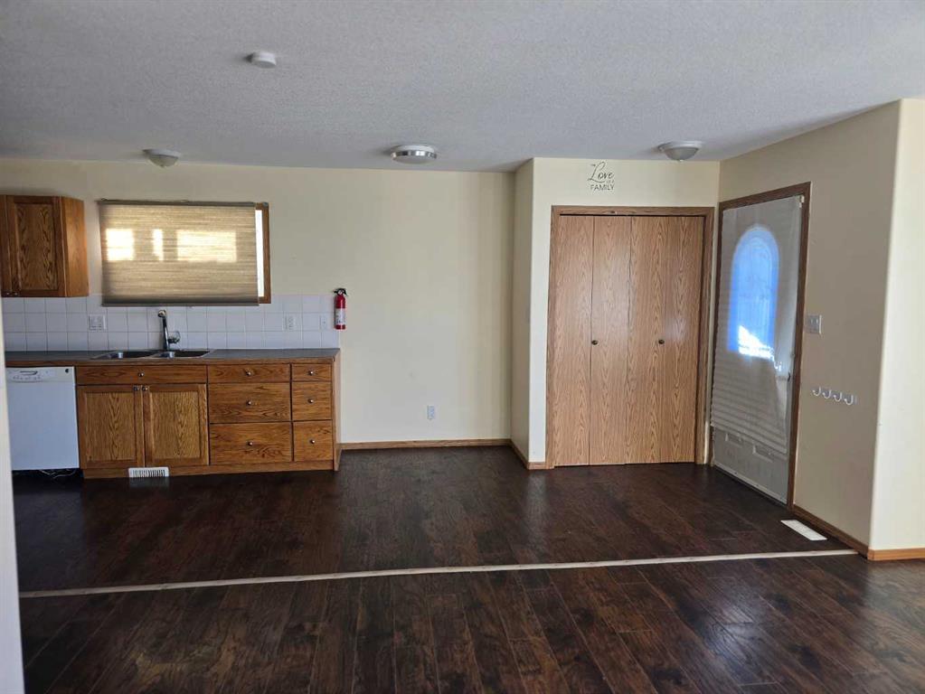 Fifth View of 244 16 Street E, Meadowbrook, Brooks, Alberta, T1R 1K3