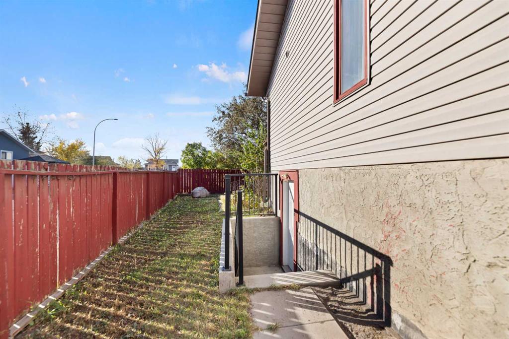 Fourth View of 48 Castleglen Court NE, Castleridge, Calgary, Alberta, T3J 2B8