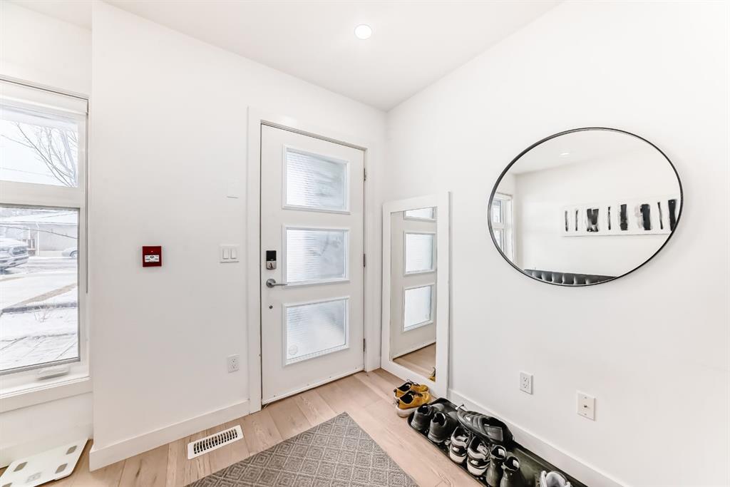 Fourth View of 108, 1632 20 Avenue NW, Capitol Hill, Calgary, Alberta, T2M 1G8