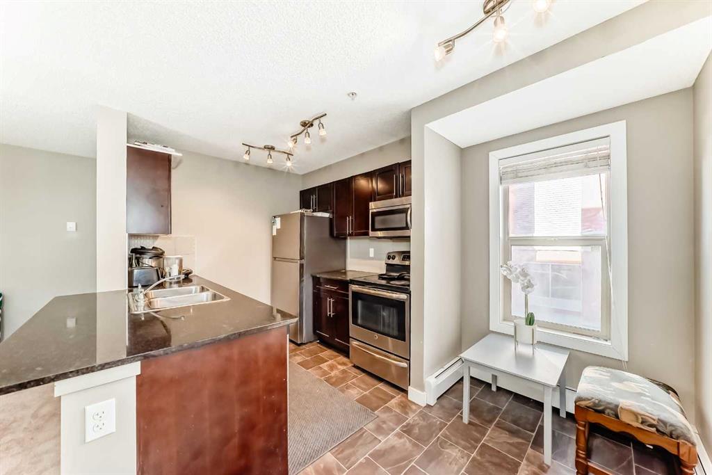 Fifth View of 8201, 403 Mackenzie Way SW, Downtown, Airdrie, Alberta, T4B 3V7
