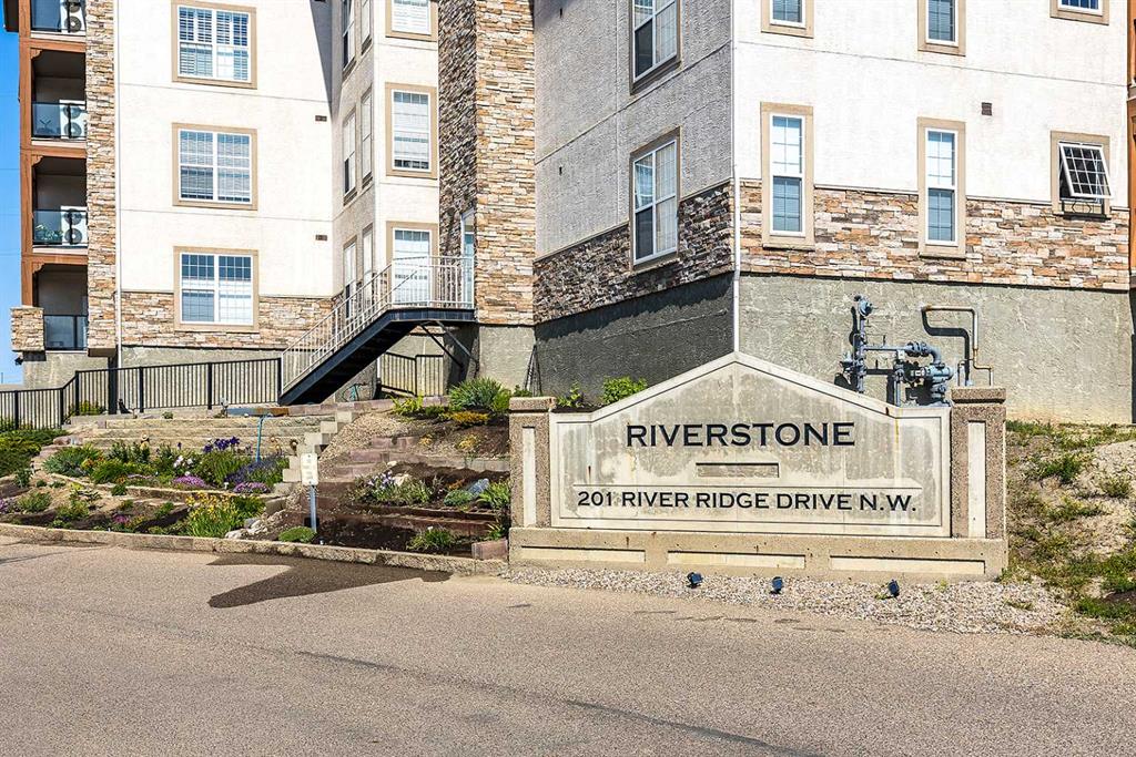Fifth View of 329, 201 River Ridge Drive NW, Riverside, Medicine Hat, Alberta, T1A 8V5