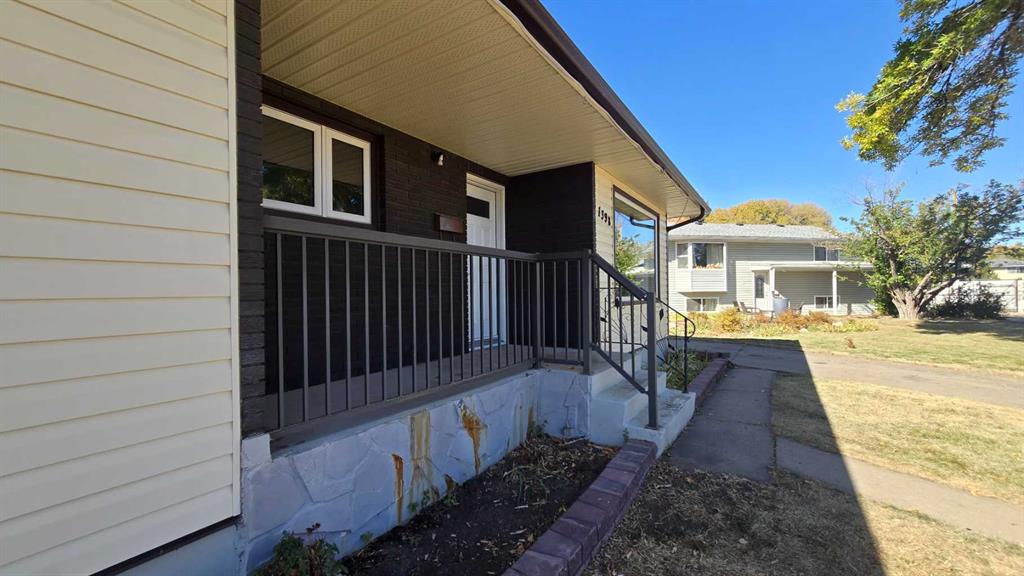 Fifth View of 1398 3 Avenue NE, Northeast Crescent Heights, Medicine Hat, Alberta, T1A 6A9