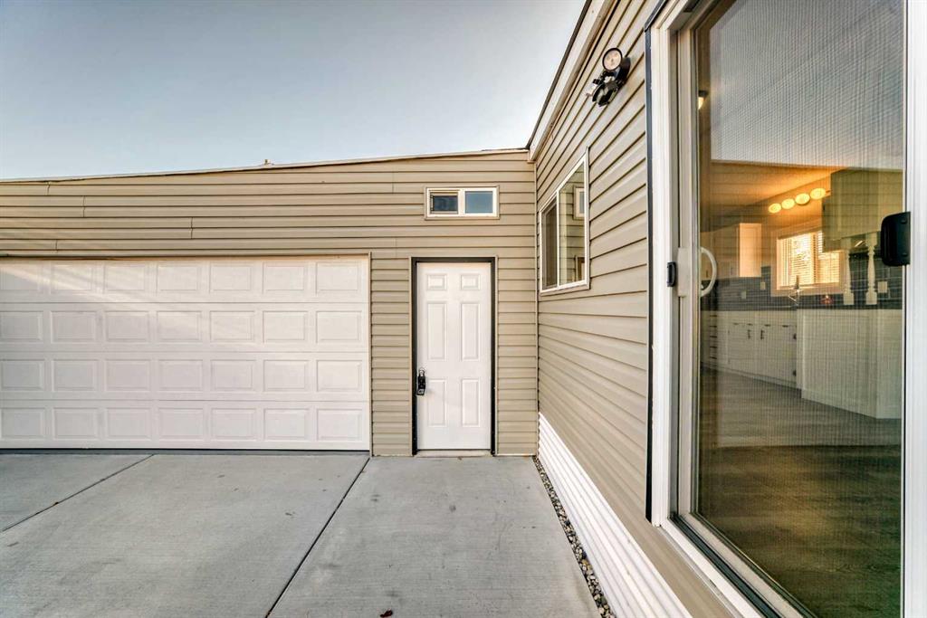 Fourth View of 27, 2106 50 Avenue SE, Forest Lawn Industrial, Calgary, Alberta, T2B 1M7