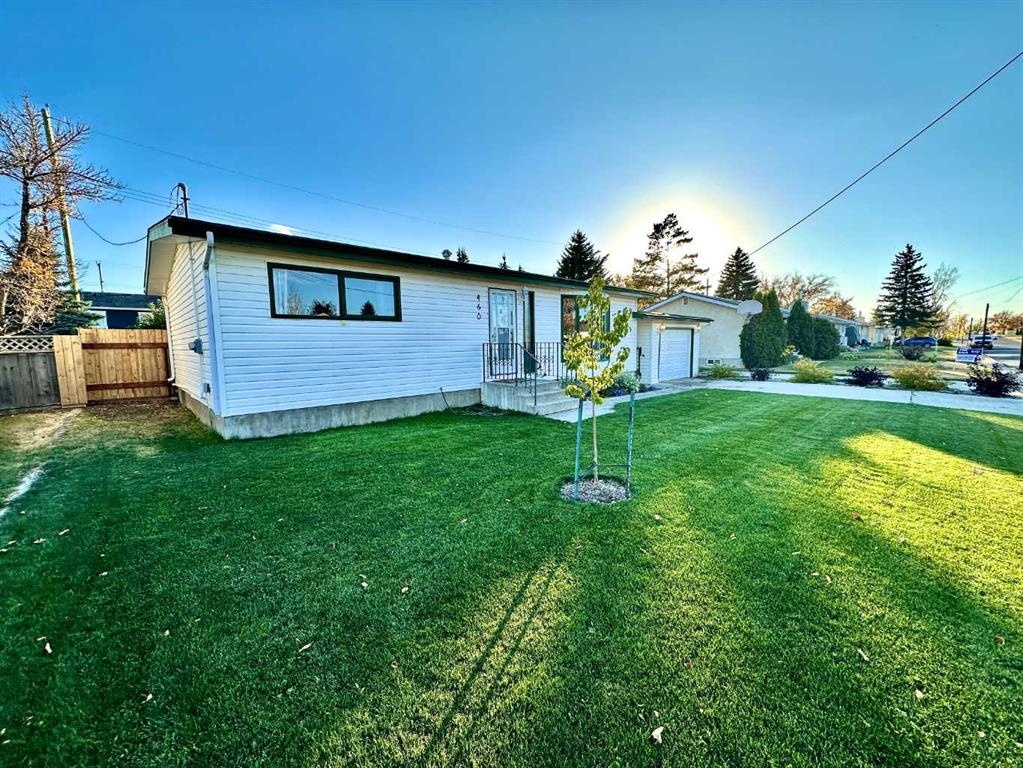 460 16 Street , A2264245, Alberta,