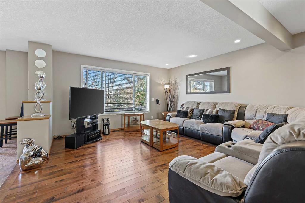 Third View of 68 Douglas Glen Crescent SE, Douglasdale/Glen, Calgary, Alberta, T2Z 3M6