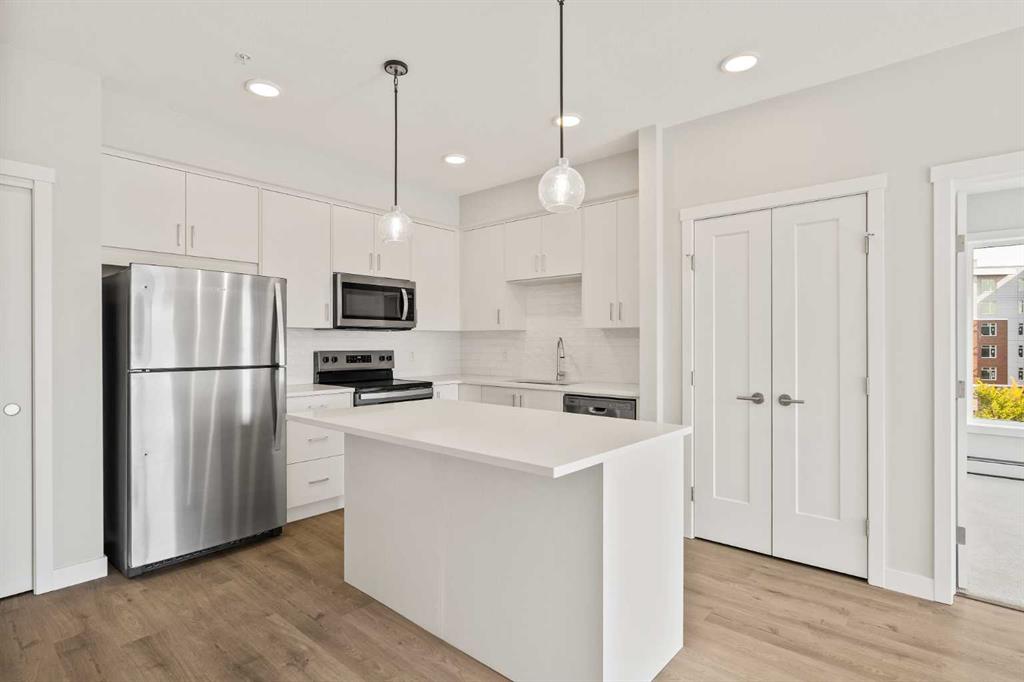 302, 660 Shawnee Square SW, A2264280, Alberta,