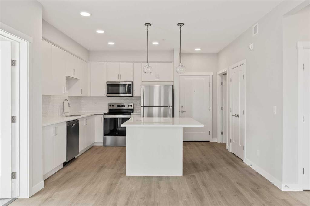 203, 700 Shawnee Square SW, A2264283, Alberta,