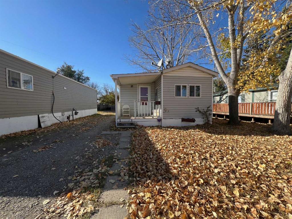 Second View of 19, 400 1 Street SE, NONE, Linden, Alberta, T0M1J0