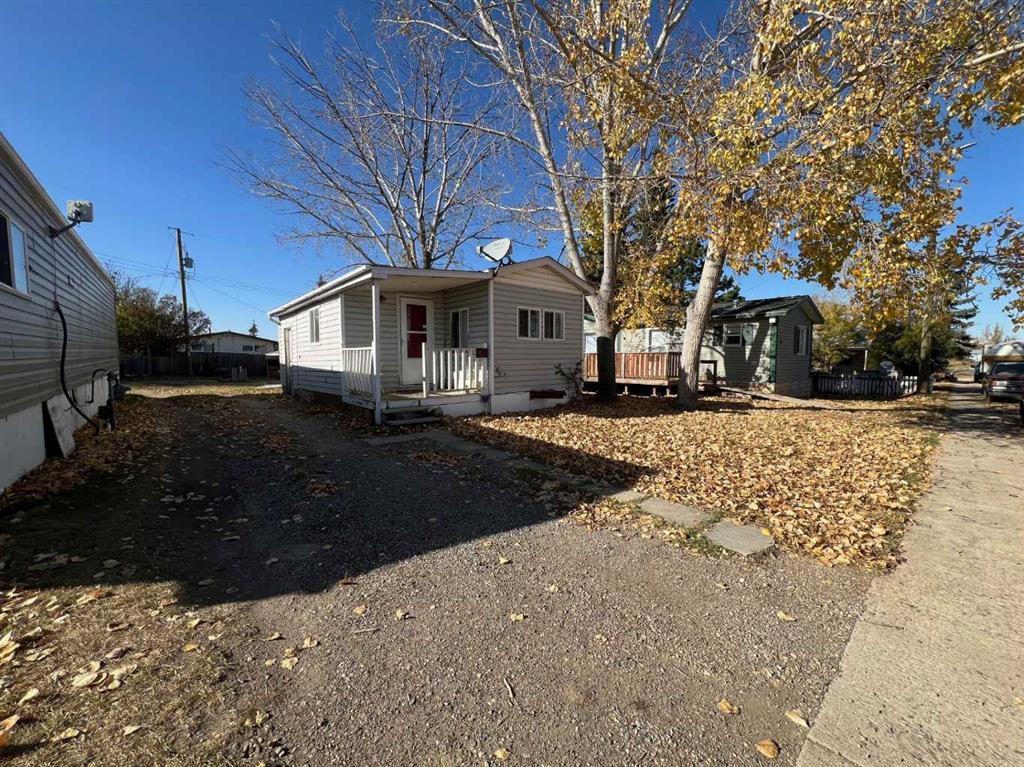 Third View of 19, 400 1 Street SE, NONE, Linden, Alberta, T0M1J0
