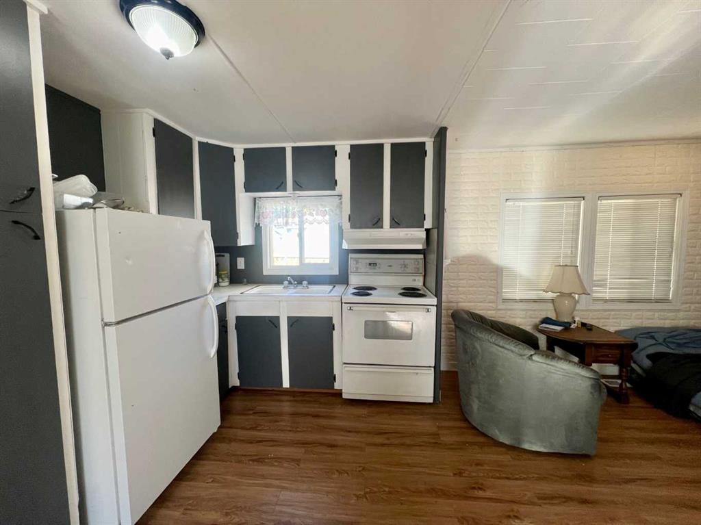 Fourth View of 19, 400 1 Street SE, NONE, Linden, Alberta, T0M1J0