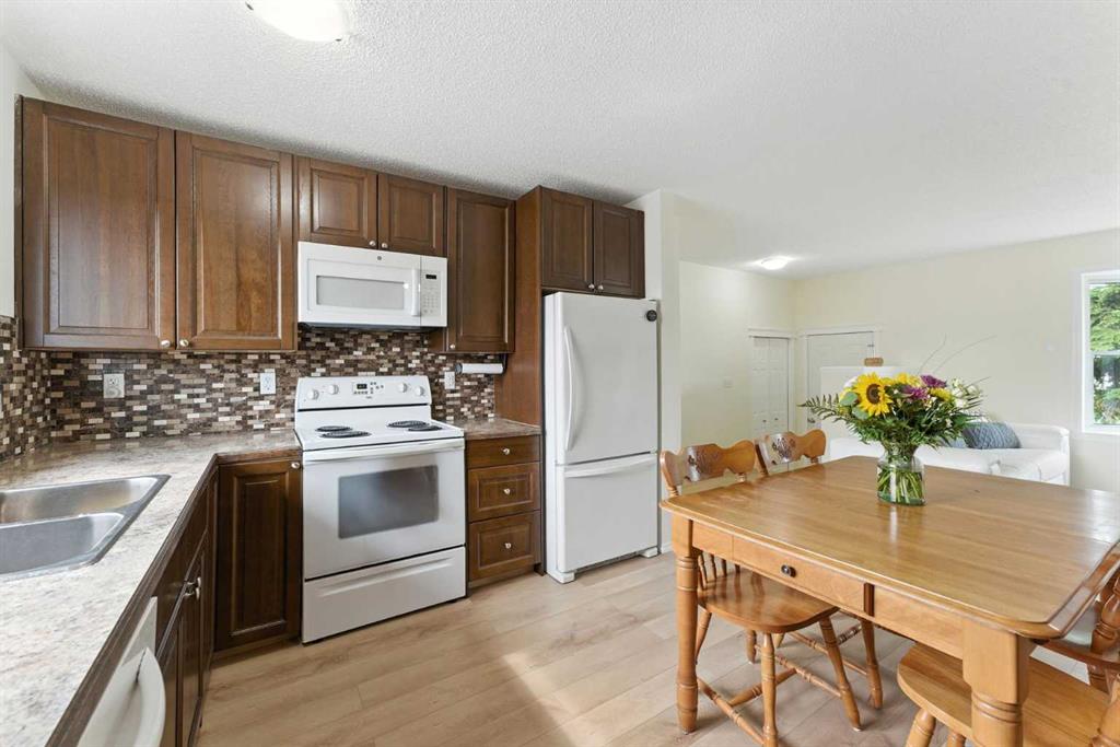 Fourth View of 228 Penswood Way SE, Penbrooke Meadows, Calgary, Alberta, T2A 4T3