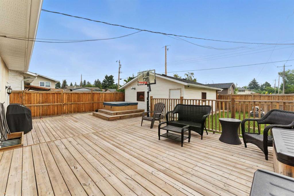 Fifth View of 228 Penswood Way SE, Penbrooke Meadows, Calgary, Alberta, T2A 4T3