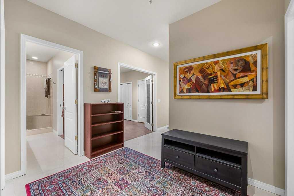 Third View of 402, 103 10 Avenue NW, Crescent Heights, Calgary, Alberta, T2M 0B4