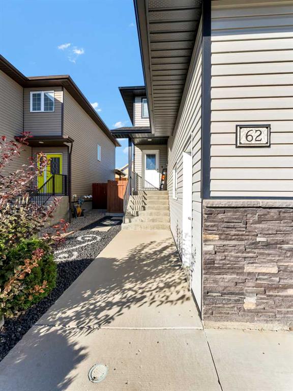 Third View of 62 Sterling Link SE, SE Southridge, Medicine Hat, Alberta, T1B0G6