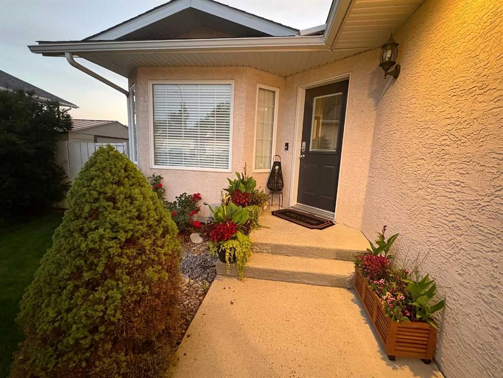 Third View of 167 Mt Rundle Road W, Mountain Heights, Lethbridge, Alberta, T1K 7G1