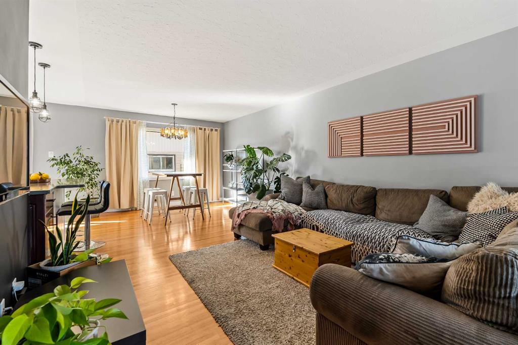 Third View of 4915 43 Street SW, Glamorgan, Calgary, Alberta, T3E 3R2