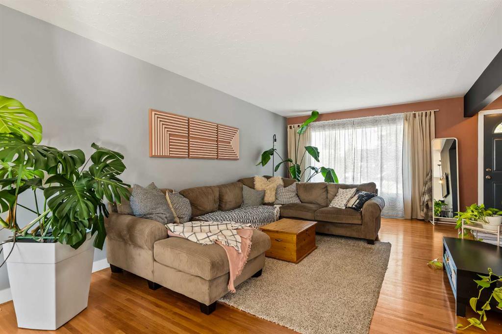 Fifth View of 4915 43 Street SW, Glamorgan, Calgary, Alberta, T3E 3R2