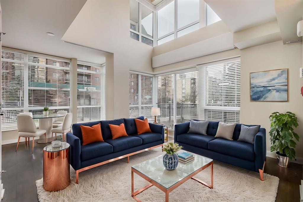 Third View of 638 14 Avenue SW, Beltline, Calgary, Alberta, T2R 0m8