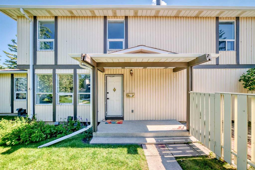 404, 544 Blackthorn Road NE, A2264744, Alberta,